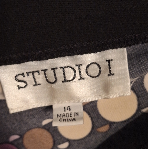 Studo i Stylish And Versatile Deep V-neck Polka Dot Dress - Picture 4 of 11